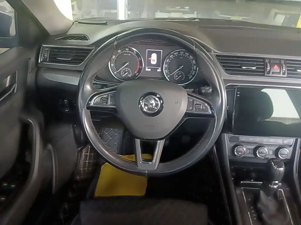 Skoda Superb — миниатюра 11