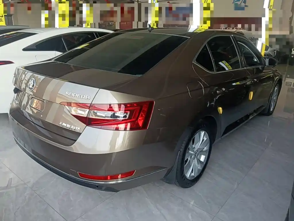 Skoda Superb — миниатюра 7