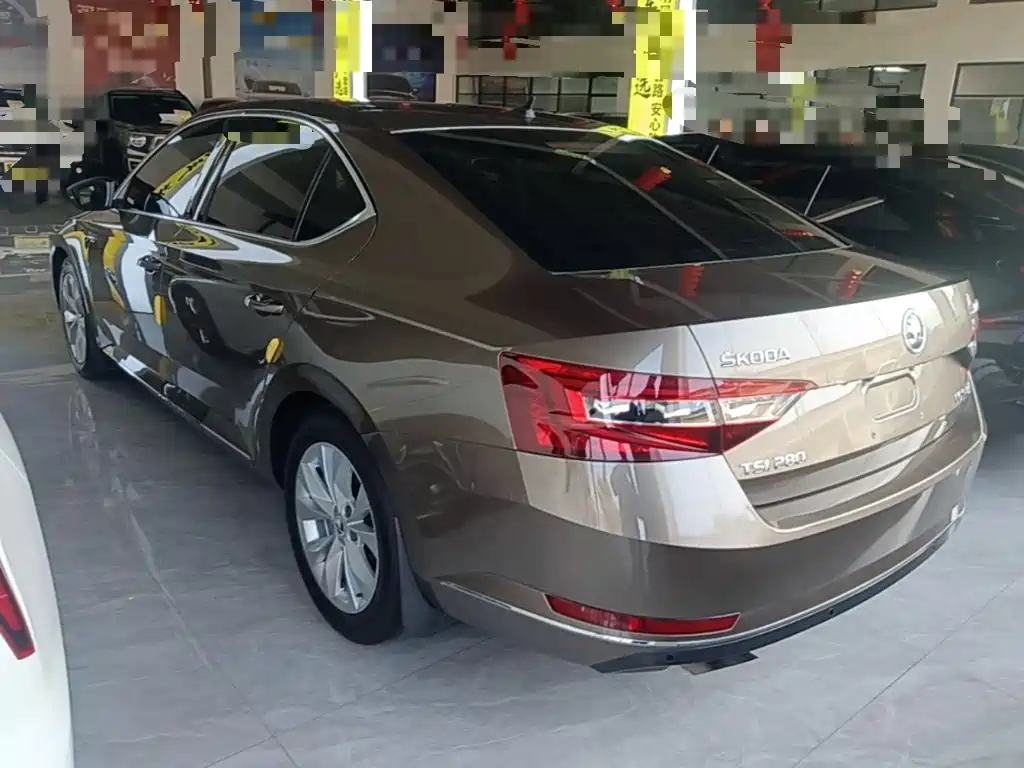 Skoda Superb — миниатюра 5
