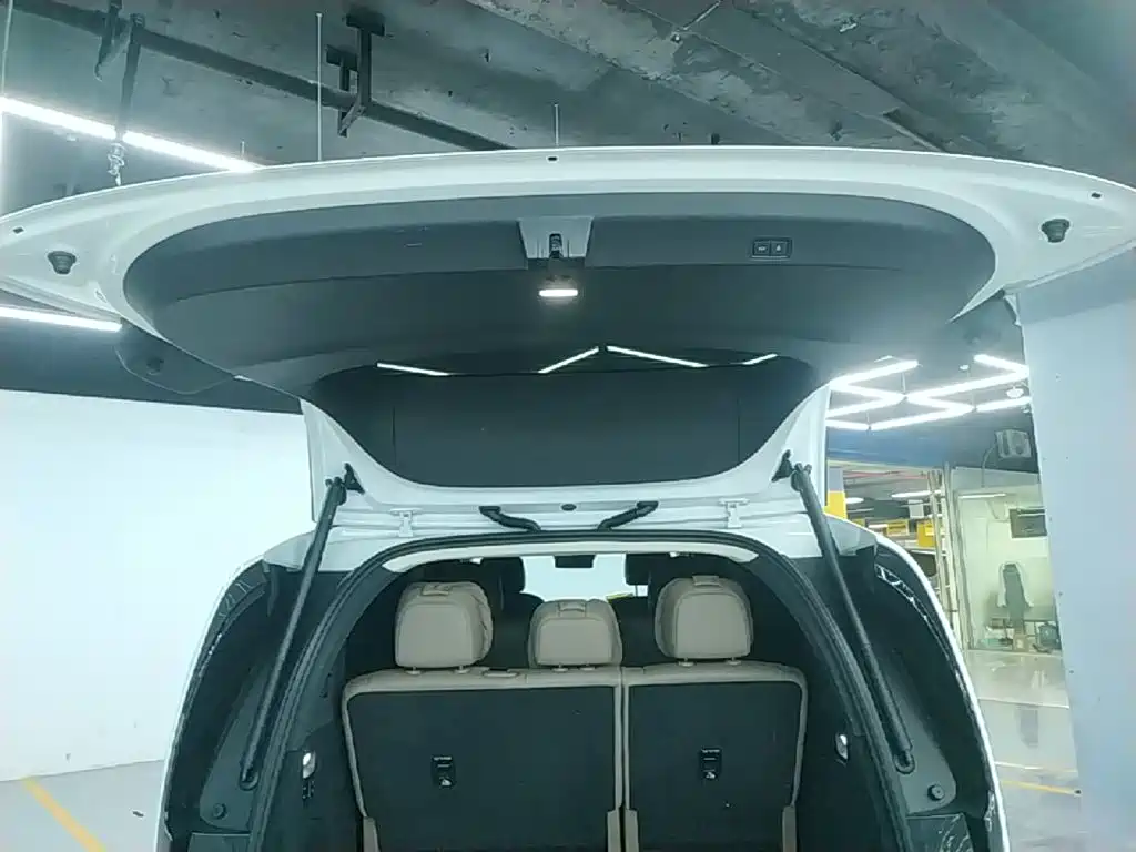 Li Auto Li MEGA — миниатюра 19