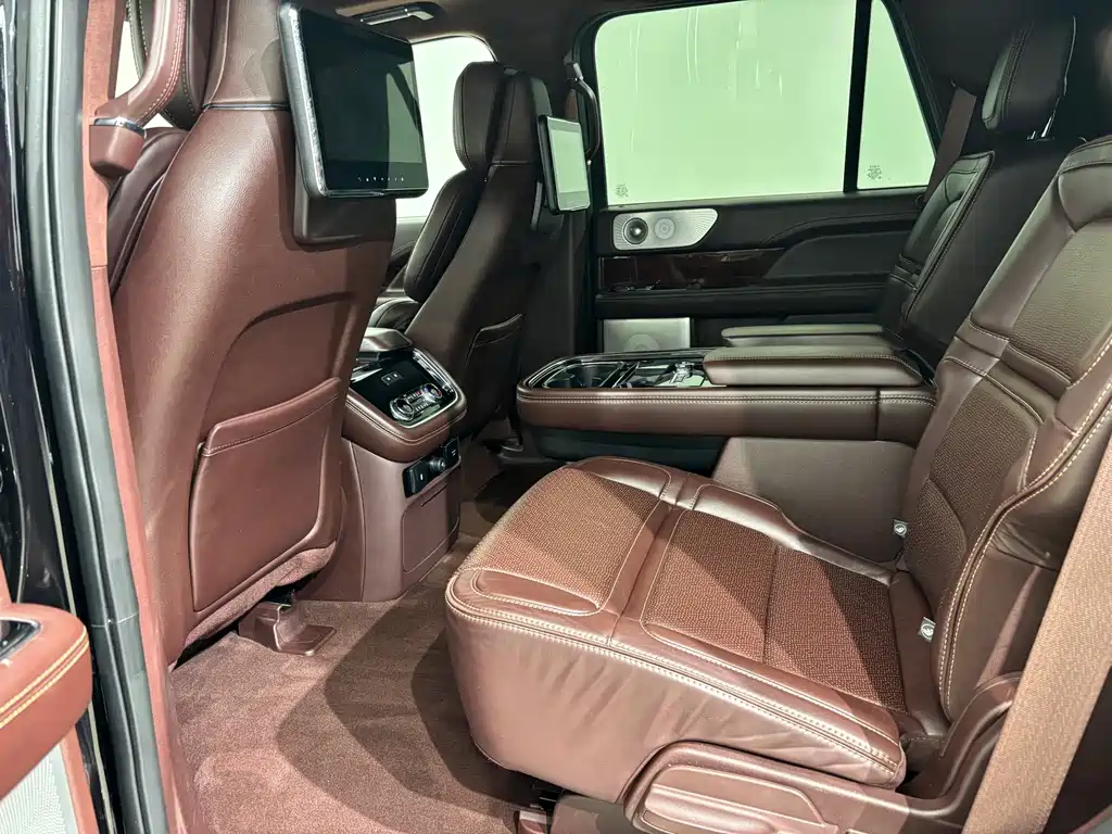 Lincoln Navigator — миниатюра 11