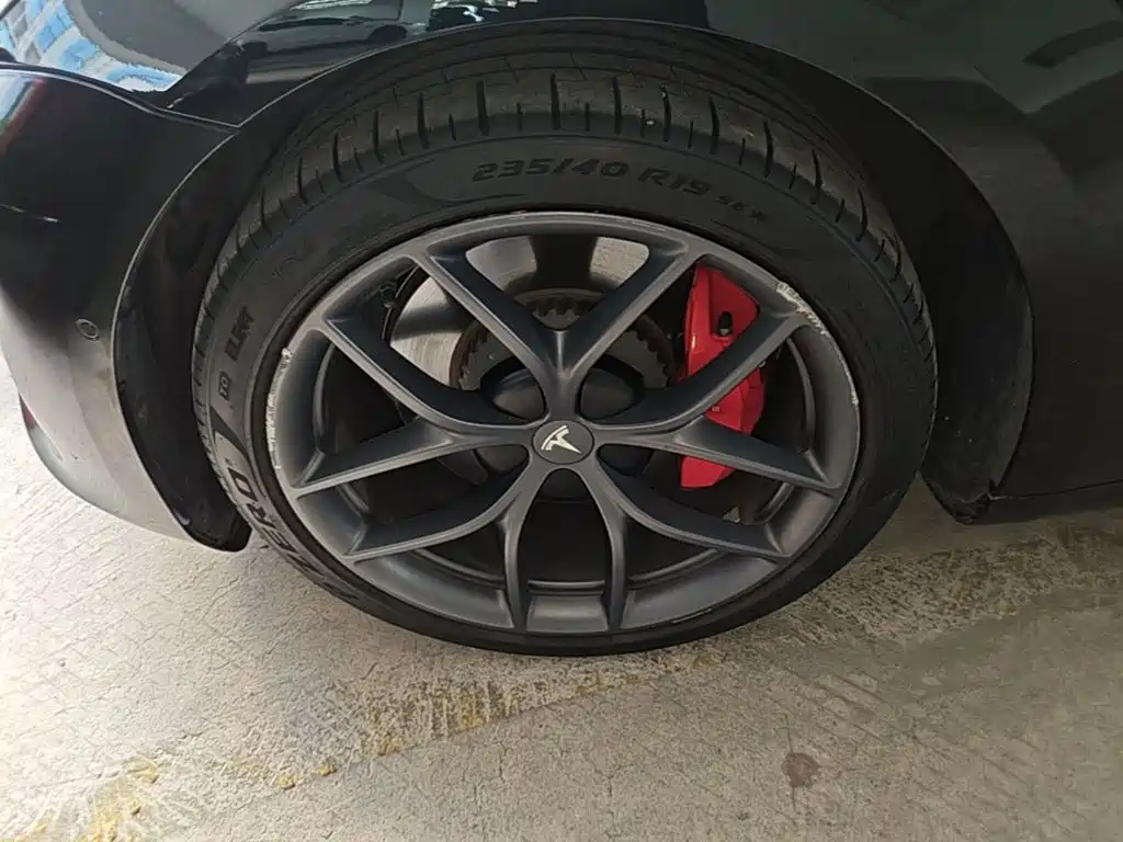 Tesla Model 3 — миниатюра 23