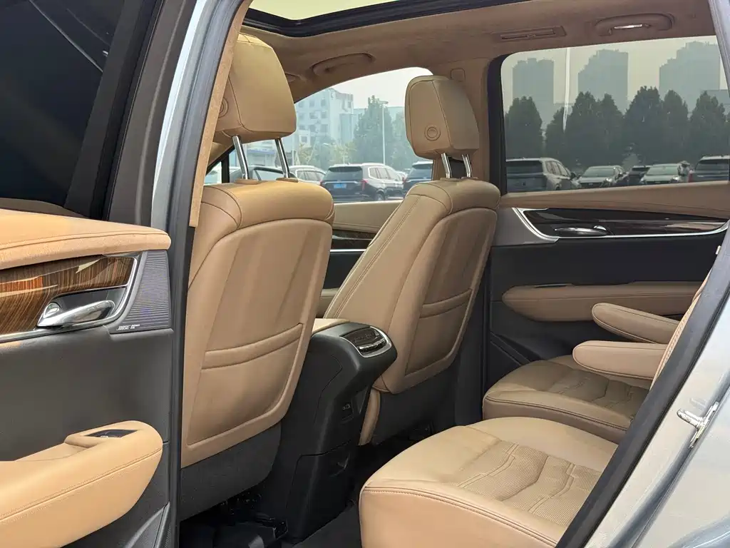 Cadillac XT6 — миниатюра 8