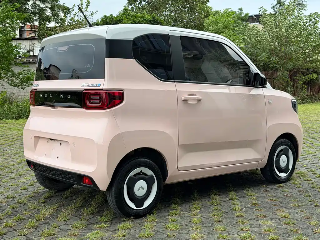 Wuling MINIEV — миниатюра 4