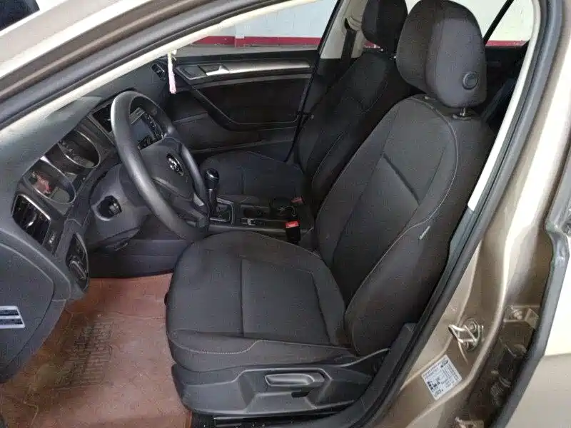 Volkswagen Golf 2015 1.6L MT Fashion