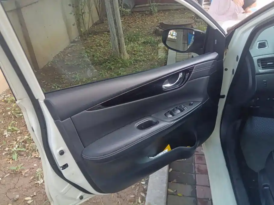 Nissan Tiida — миниатюра 7