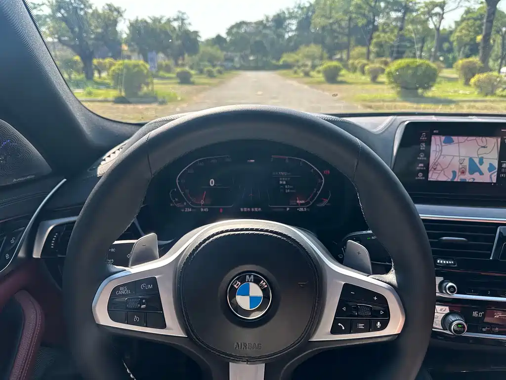 BMW 5 Series — миниатюра 9