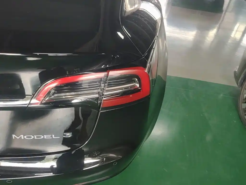 Tesla Model 3 — миниатюра 8