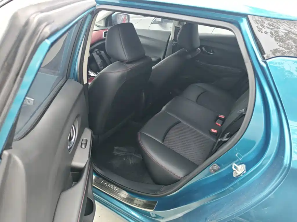 Nissan Bluebird — миниатюра 17