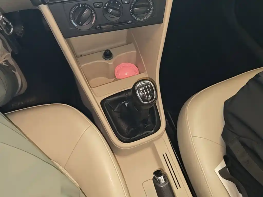 Skoda Rapid — миниатюра 14