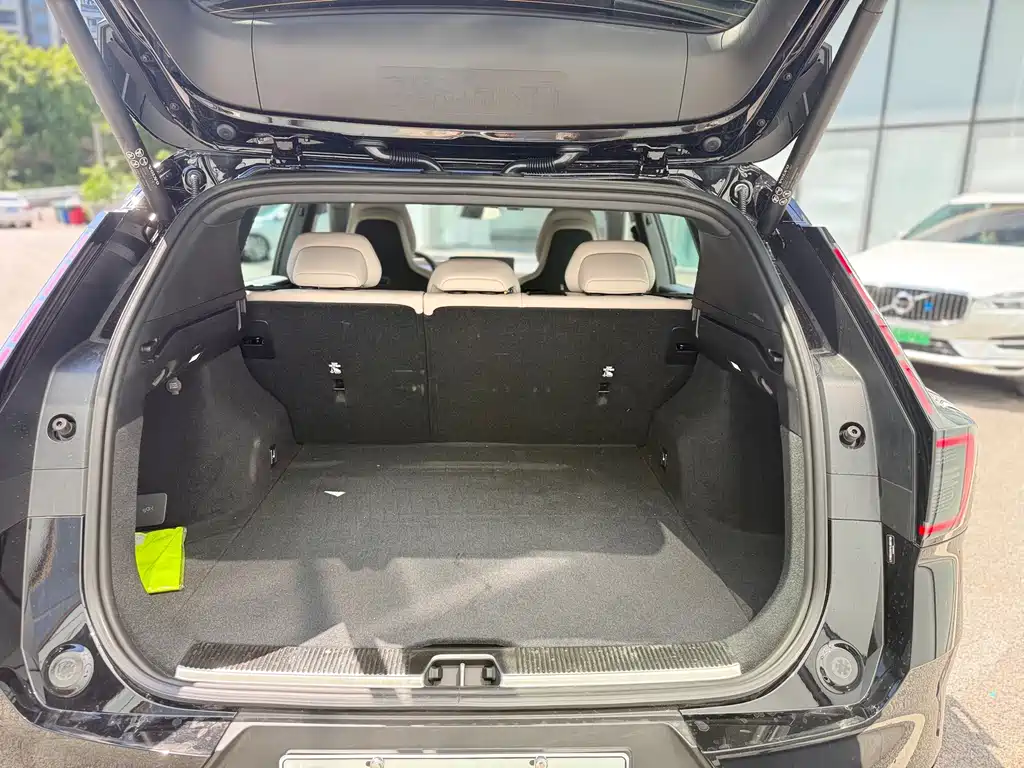 Volvo XC70 PHEV — миниатюра 12