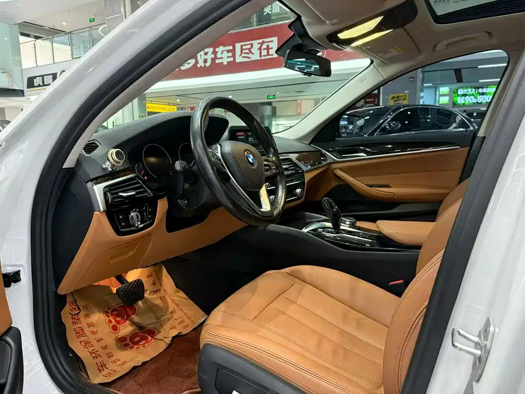 BMW 5 Series — миниатюра 7