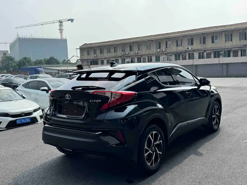 Toyota C-HR — миниатюра 9