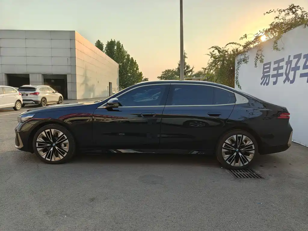 BMW 5 Series — миниатюра 3