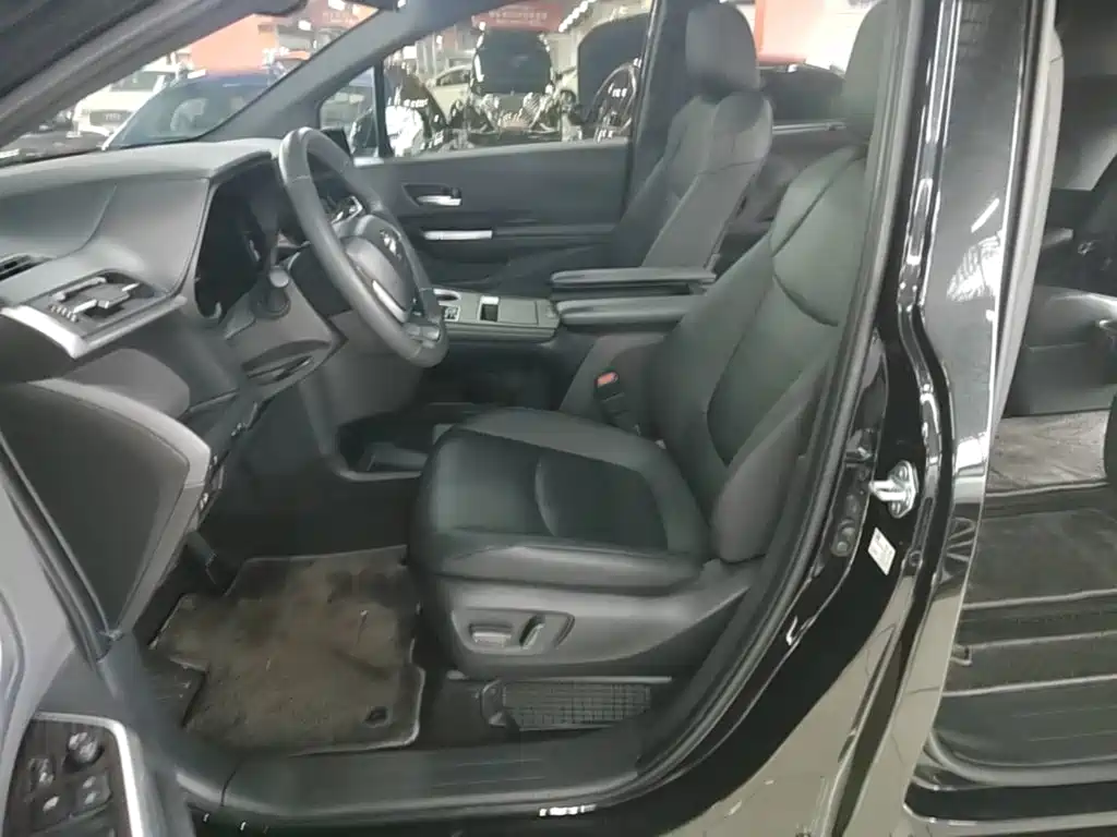 Toyota Sienna — миниатюра 15