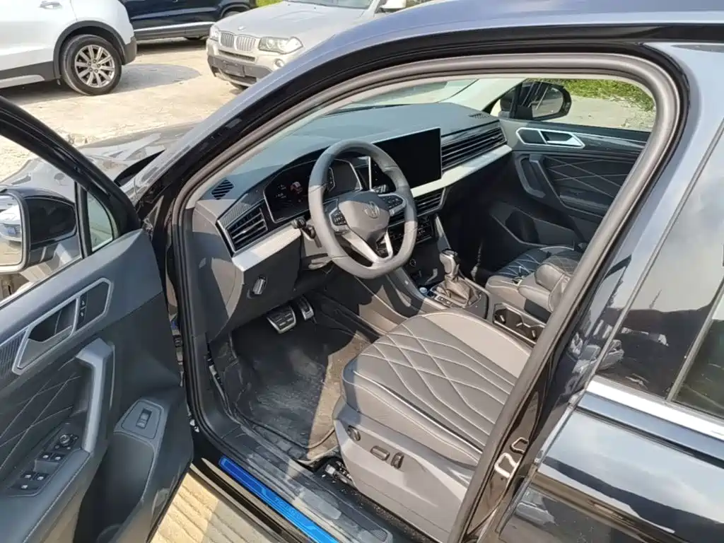 Volkswagen Tiguan L — миниатюра 16