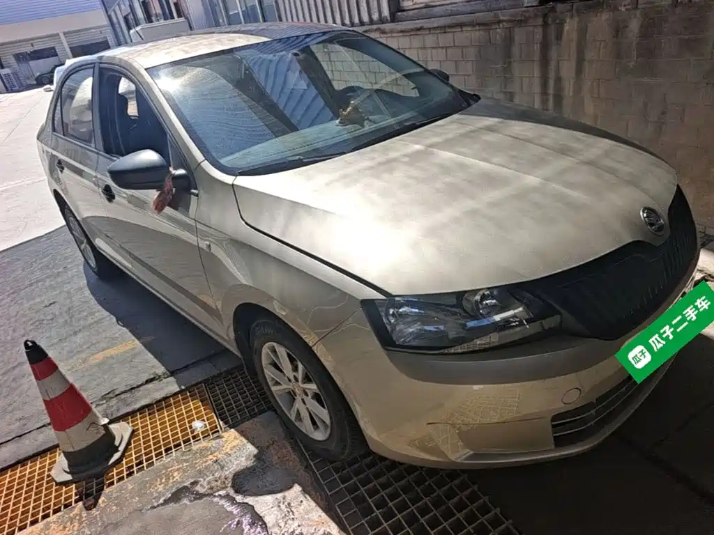 Skoda Rapid — миниатюра 4
