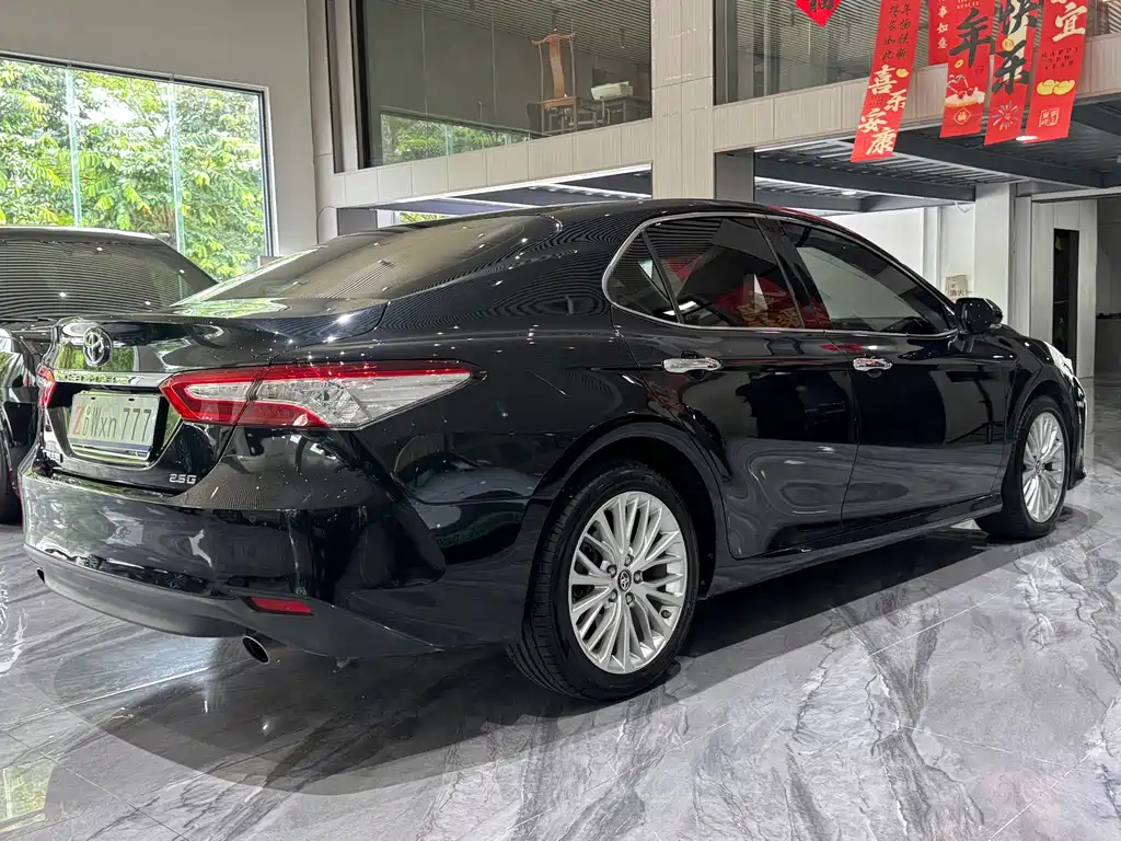 Toyota Camry — миниатюра 9