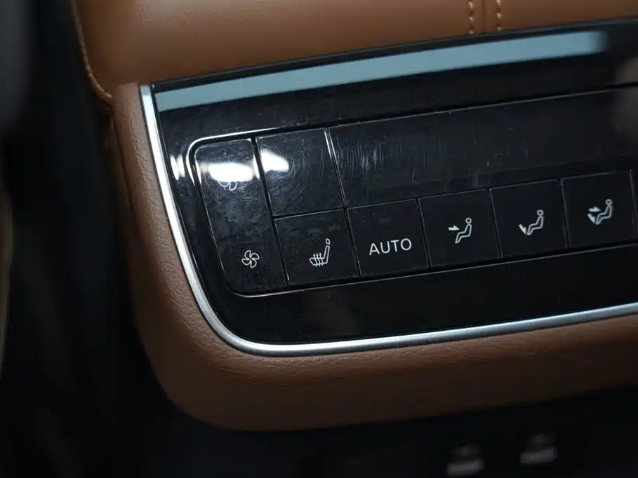 NISSAN EXPLORING THE LAND