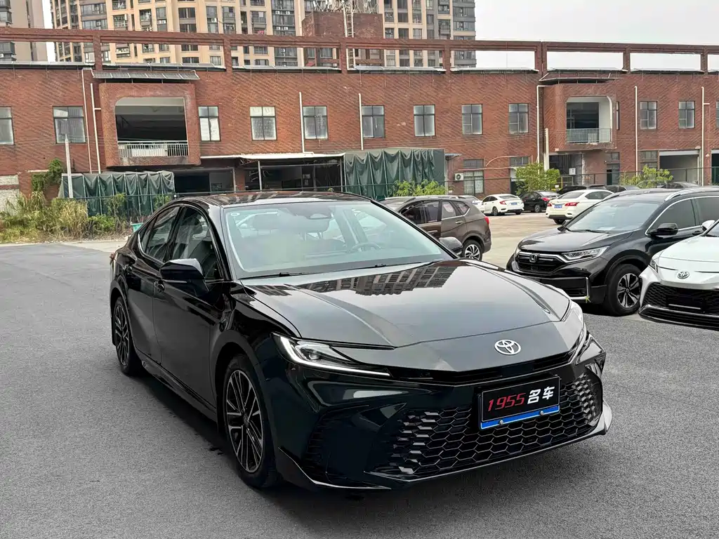 Toyota Camry — миниатюра 3