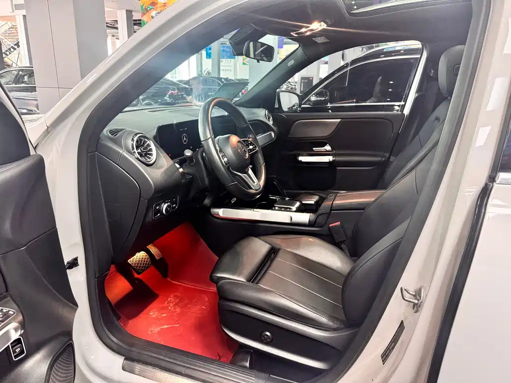 Mercedes-Benz GLB — миниатюра 12