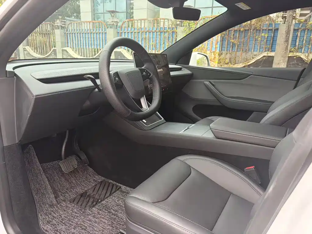 Tesla Model Y — миниатюра 7