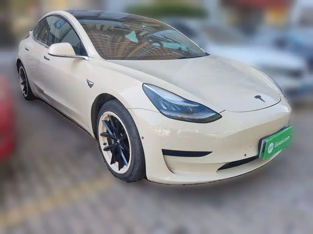 Tesla Model 3 — миниатюра 3