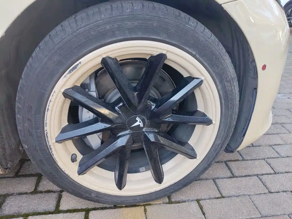 Tesla Model 3 — миниатюра 8