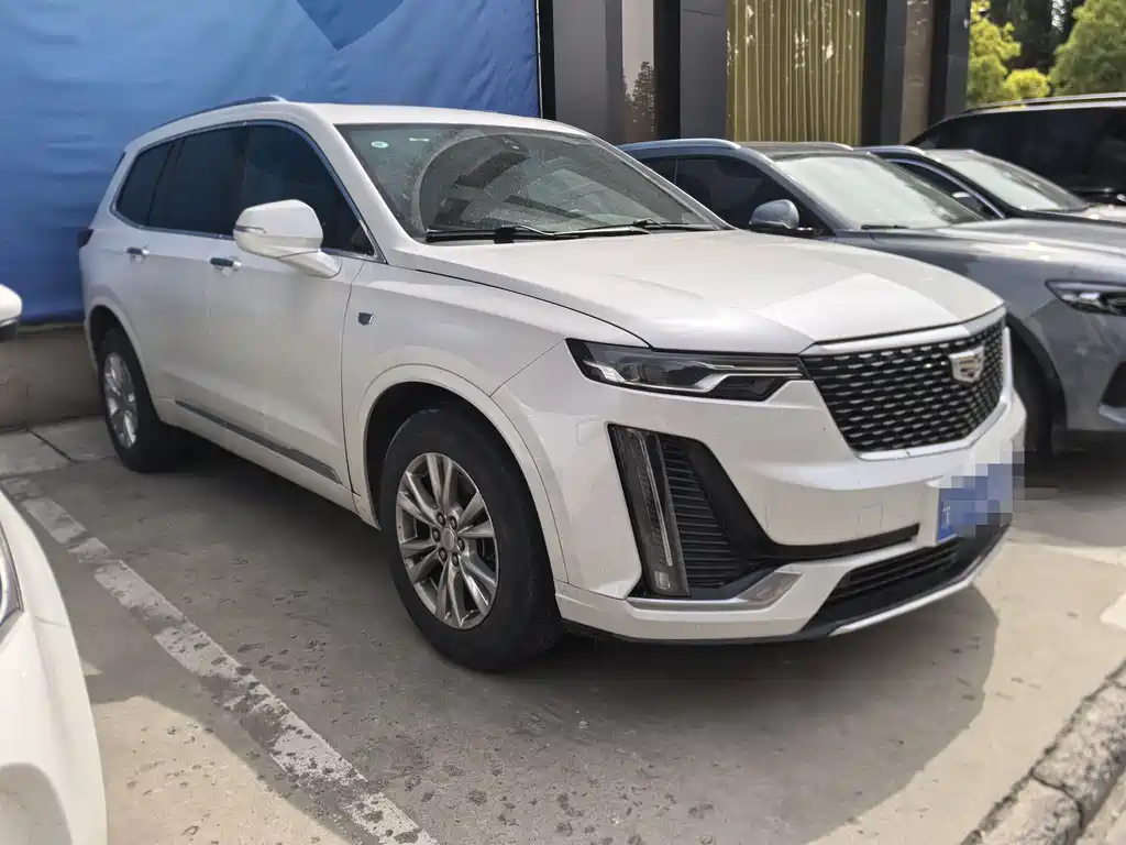 Cadillac XT6 2020 28T мест