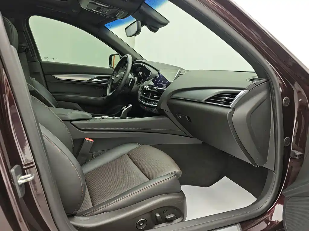 Cadillac CT5 — миниатюра 21