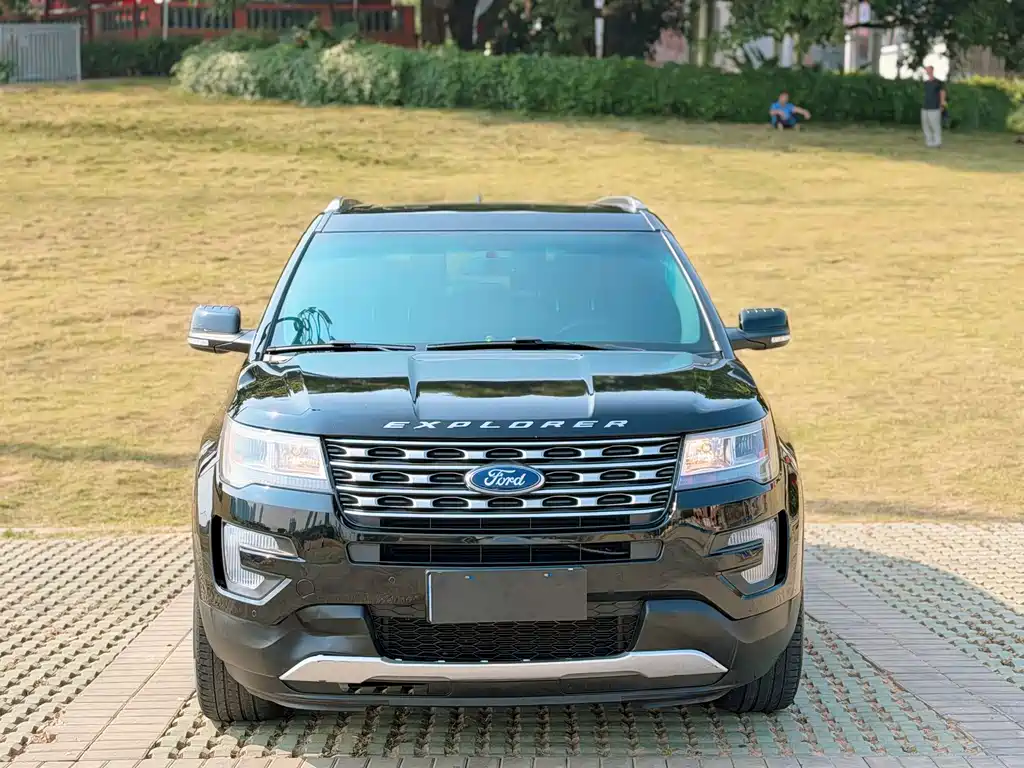 Ford Explorer (Import) — миниатюра 2