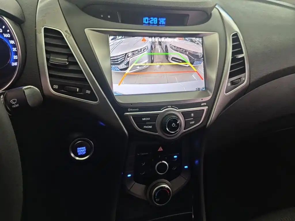 Hyundai Elantra Langdong — миниатюра 13
