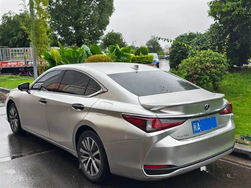 Lexus ES 2020 300h