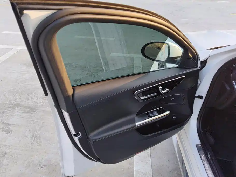 Mercedes-Benz C-Class — миниатюра 7