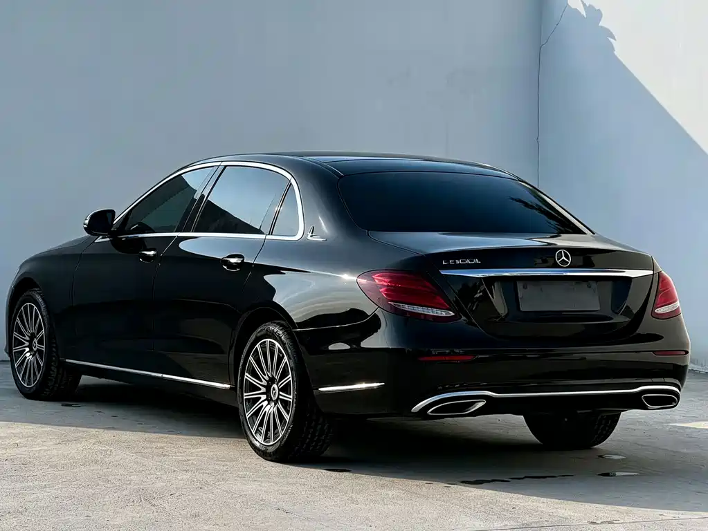 Mercedes-Benz E-Class — миниатюра 3