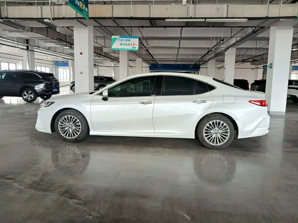 Toyota Camry — миниатюра 3