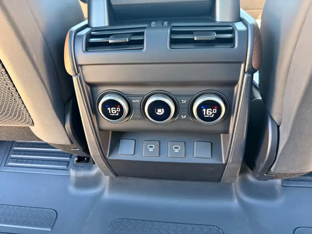 Land Rover Defender — миниатюра 16