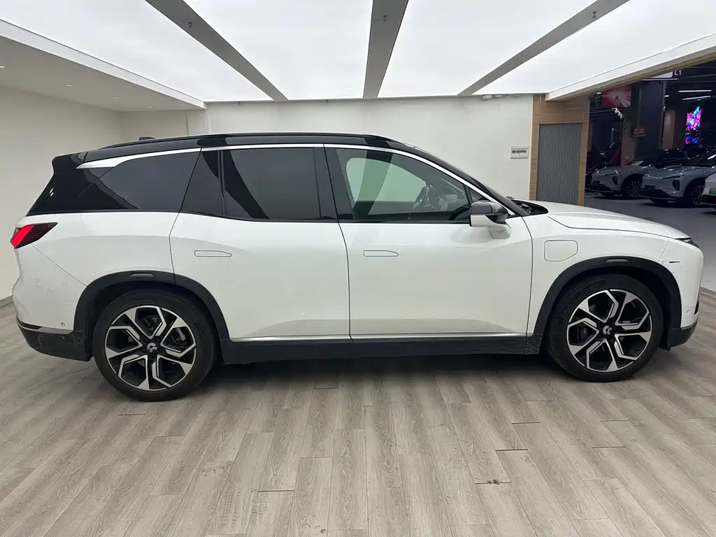 NIO ES8 2020 415KM мест