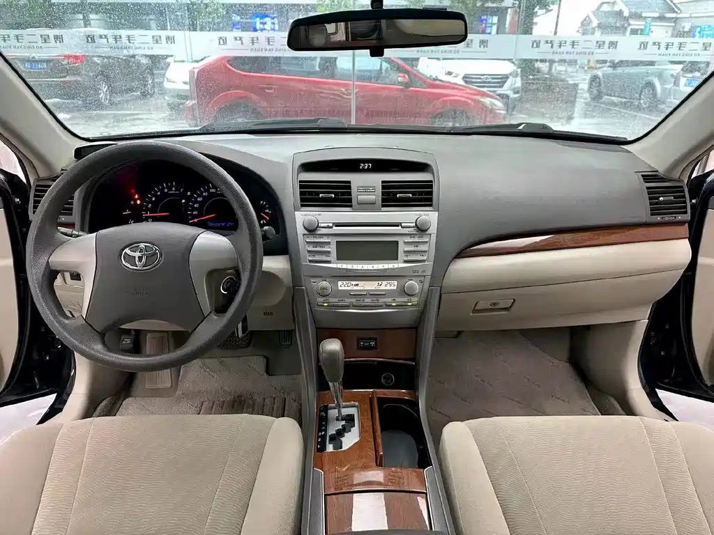 Toyota Camry — миниатюра 5