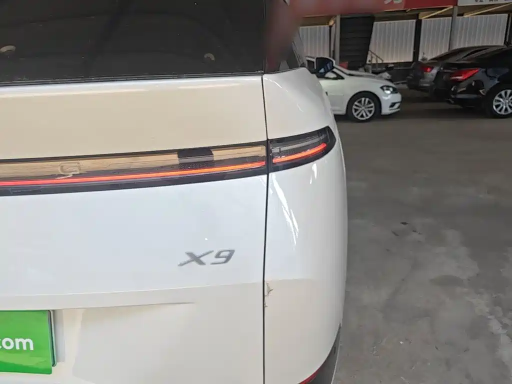 XPeng X9 — миниатюра 8