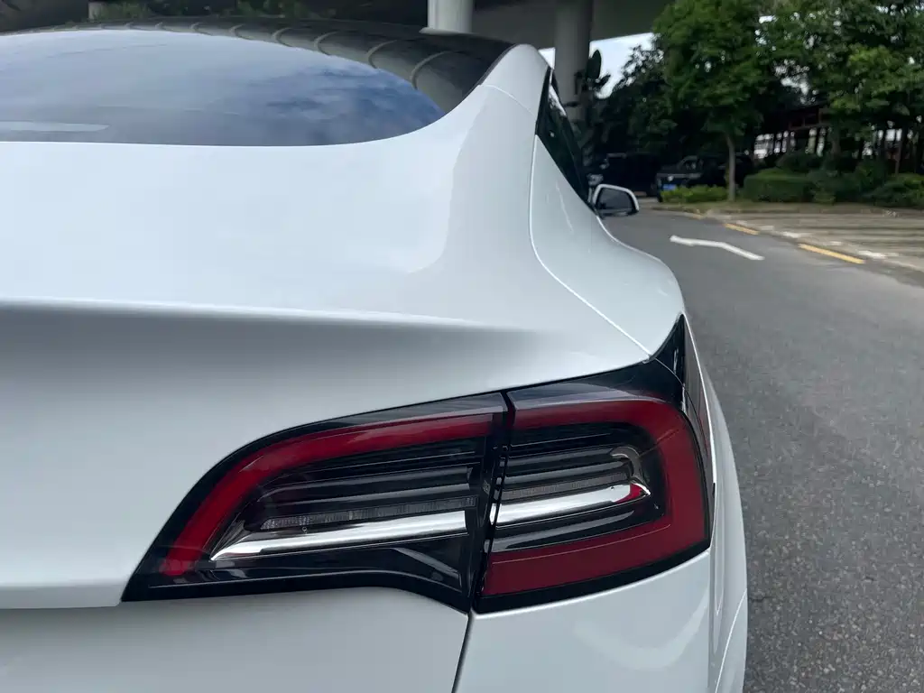 Tesla Model 3 — миниатюра 8