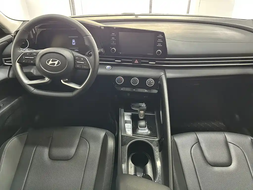 Hyundai Elantra — миниатюра 15