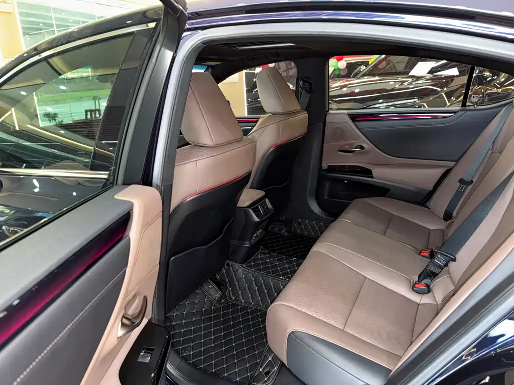 Lexus ES — миниатюра 11