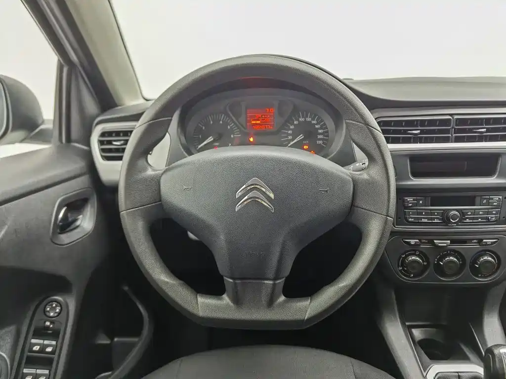Citroen Elysee — миниатюра 11