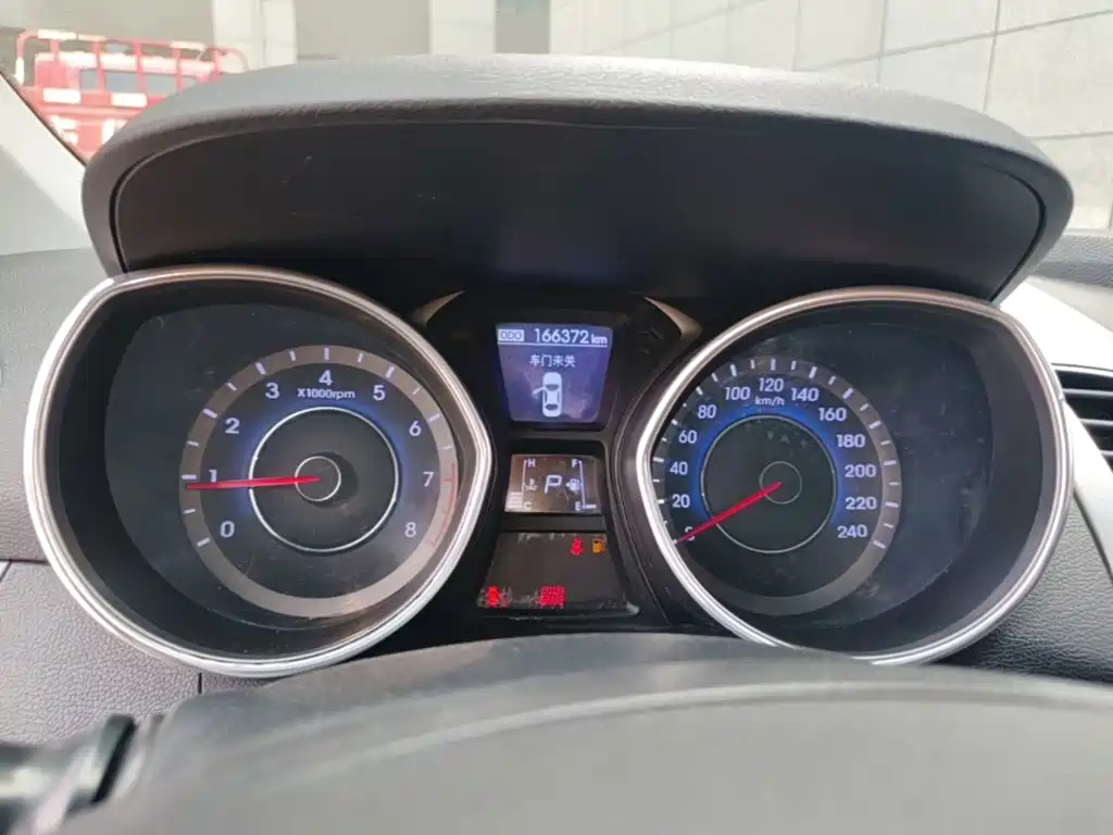 Hyundai Elantra Langdong — миниатюра 12