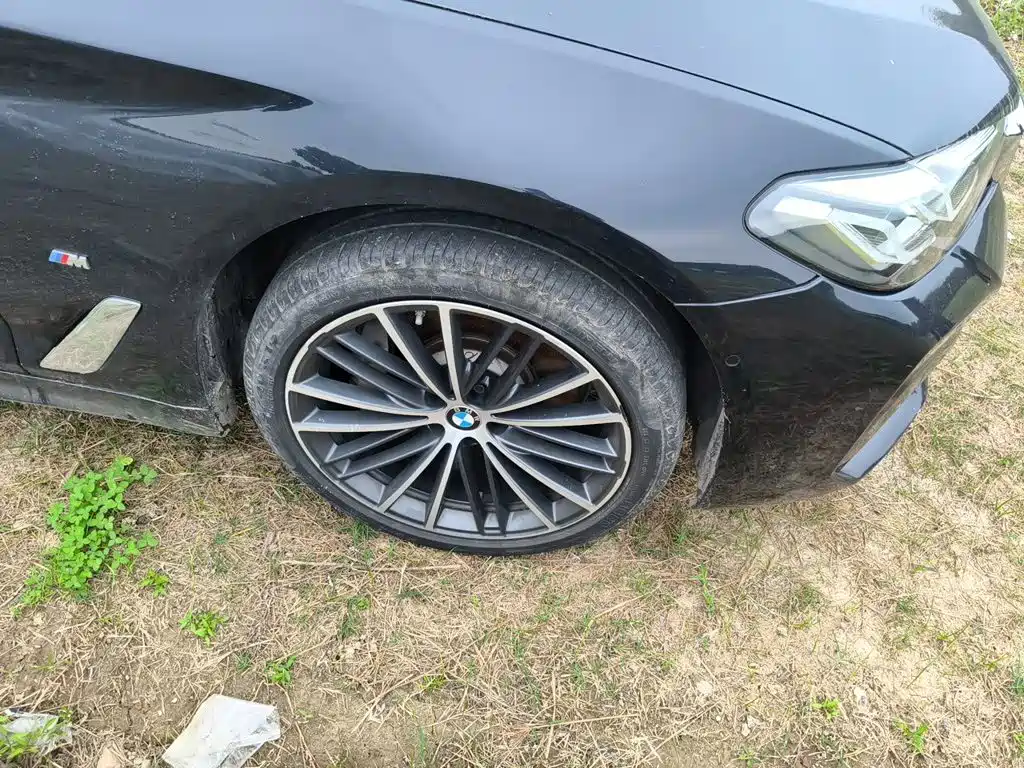 BMW 5 Series — миниатюра 24