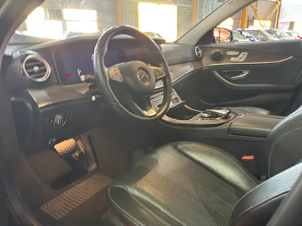 Mercedes-Benz E-Class — миниатюра 4