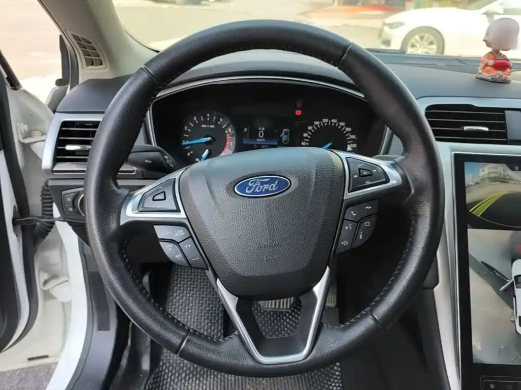 Ford Mondeo — миниатюра 11
