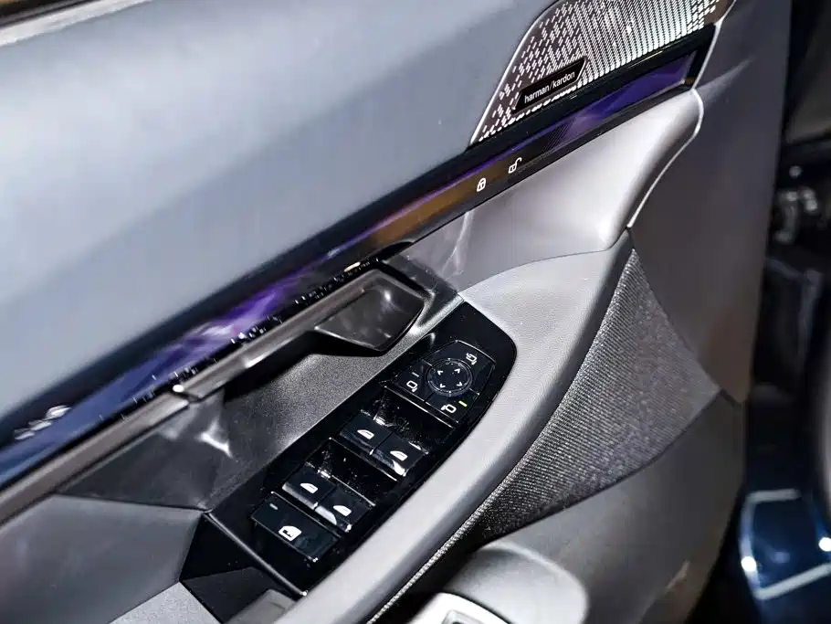 BMW 5 Series — миниатюра 26