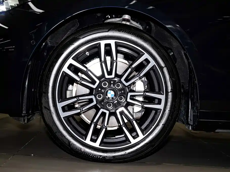 BMW 5 Series — миниатюра 10